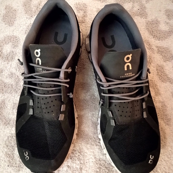 Women's On Running Athletic Shoes - Picture 6 of 10